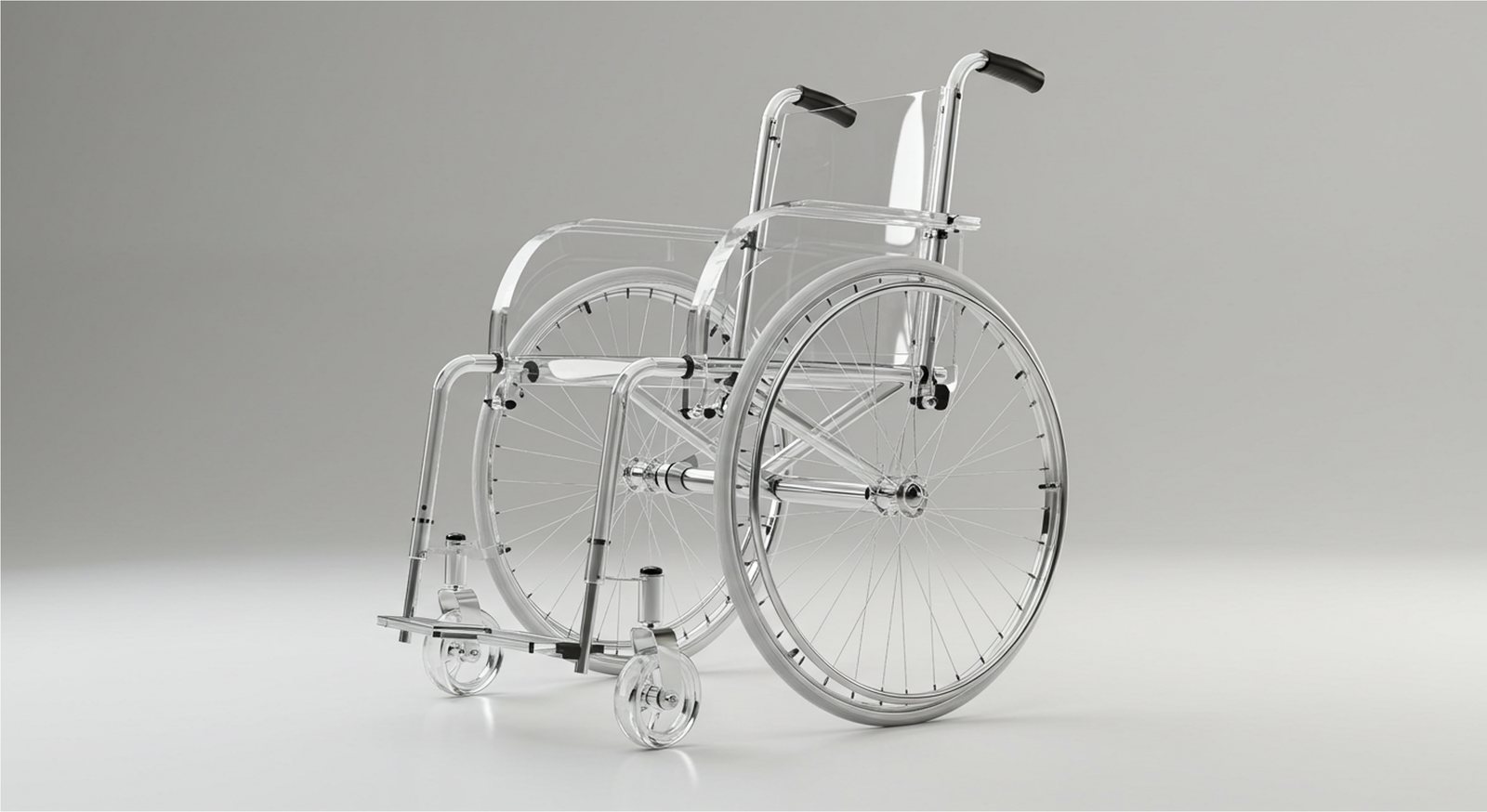Silla de ruedas transparente de acrílico y metal sobre fondo gris claro